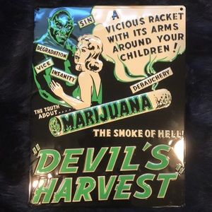 Ande Rooney sign devils harvest